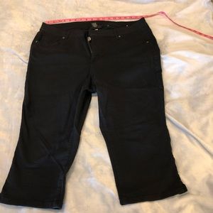 Lane Bryant black peddle pushers crop jeans size18